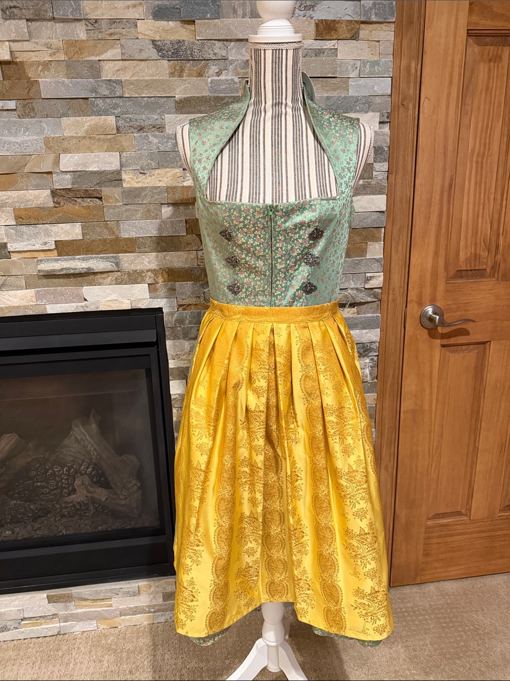 OKTOBERFEST Traditional Women’s Dirndl Dress in Green & Yellow SIZE 40 EU